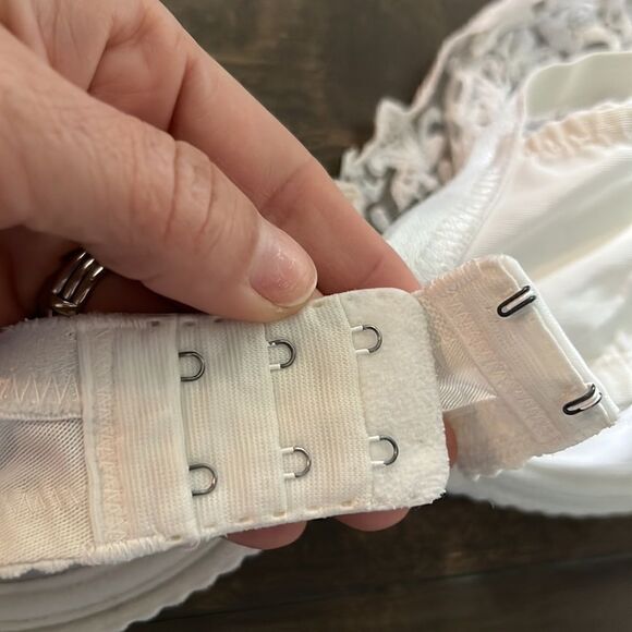 Wacoal Tapestry Embroidery Sheer Lace
Bra Sz-32D - Picture 12 of 14